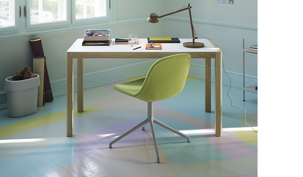 Fiber side chair with swivel base, Workshop table and Dedicate lamp by Muuto.