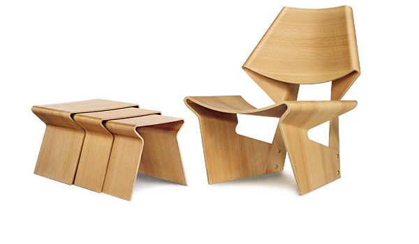 GJ chair and nesting table, here the oregon pine version, by Grete Jalk / Lange Production.