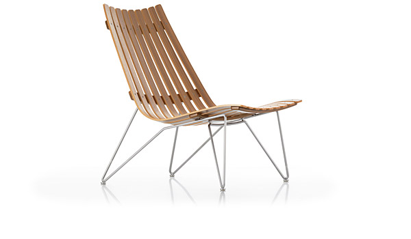 Scandia Nett Lounge chair (front view of walnut version) by Hans Brattrud / FjordFiesta.
