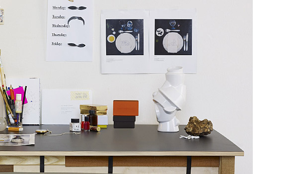 Closely separated, vase in white or yellow, by Michael Geertsen / Muuto.