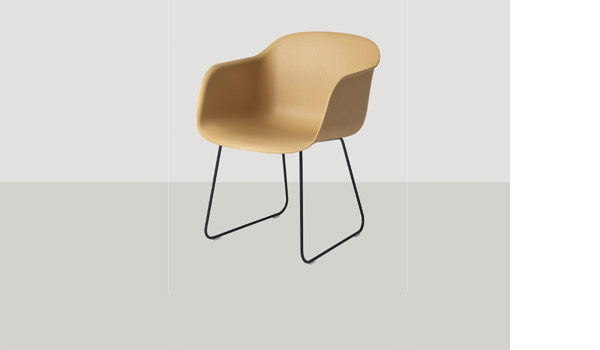 Fiber chair, here with nature shell and black sled base, by Iskos-Berlin / Muuto.