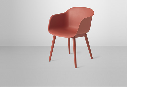 Fiber chair, here with red shell and red wood base, by Iskos-Berlin / Muuto.