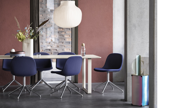 Fiber side chairs with swivel base, 70/70 table and Tip lamp by Muuto.