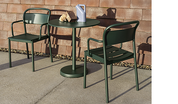 Linear steel, outdoor furniture by Thomas Bentzen / Muuto.