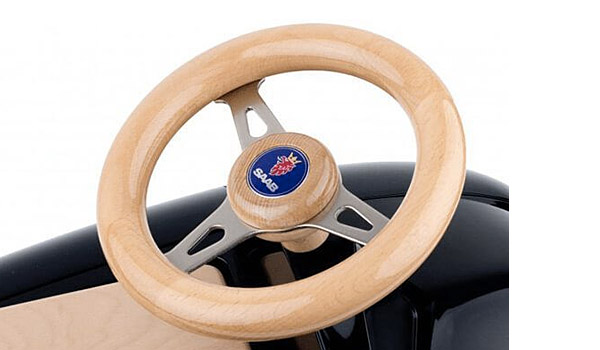 SAAB sit-on roadster by Ulf Hanses / Playsam.