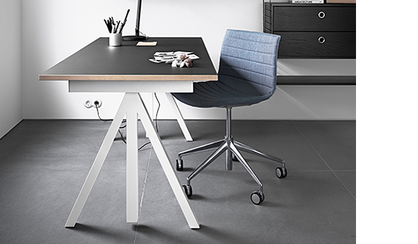 SALE! String works height adjustable work desk. Available with oak or black lino top.