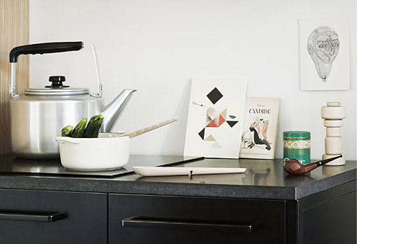 Hang around cooking utensils, seen here with plus pepper grinder, by KIBISI / Muuto.