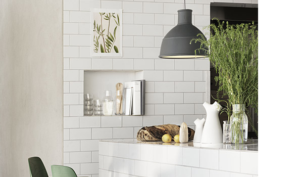 Turn around lemon squeezer, seen here with flow carafe and unfold lamp, by KIBISI / Muuto.