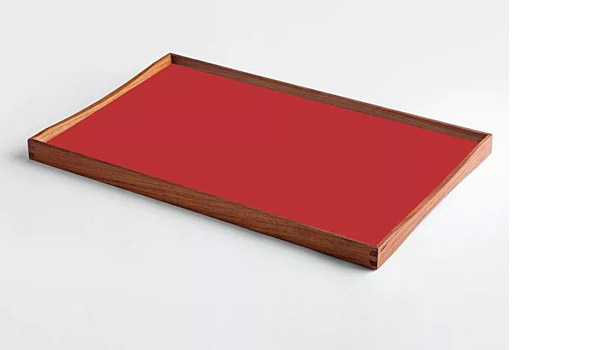 Turning Tray serving tray, here the medium version in kimono red, by Finn Juhl / Architect Made.